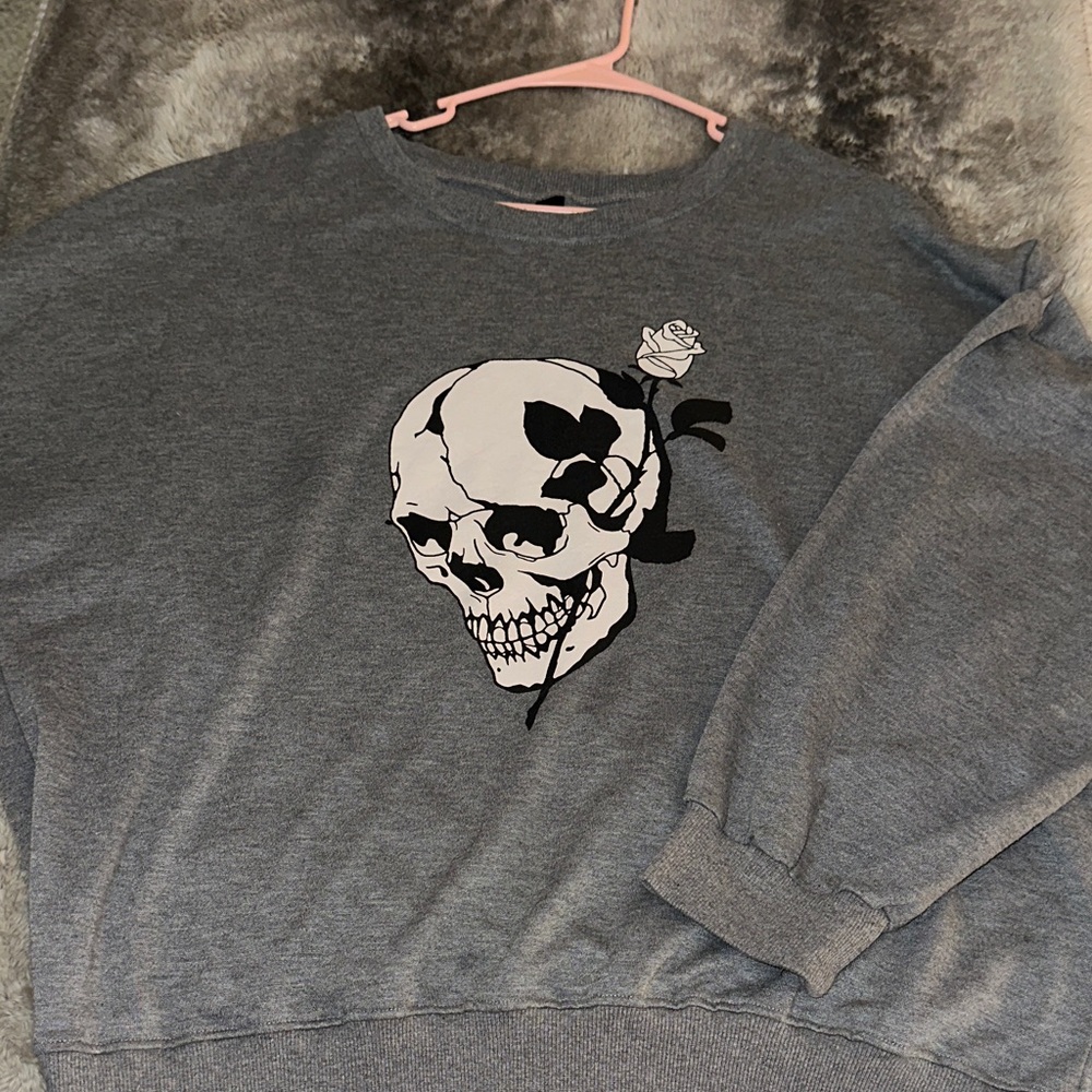 Skull Graphic Swearshirt